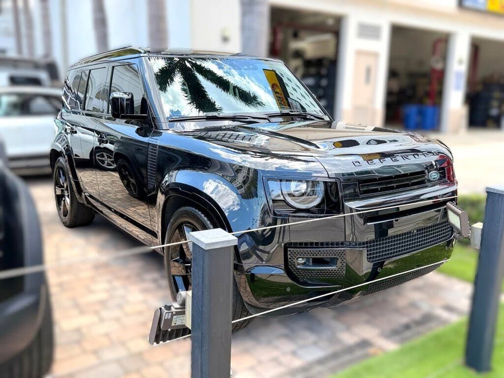 2025 LAND ROVER Defender