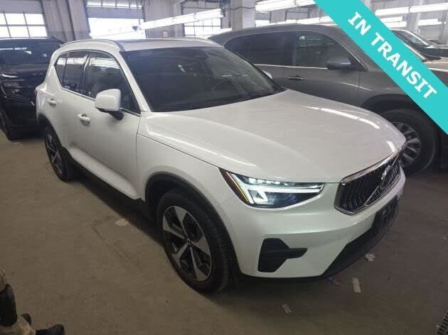 2025 VOLVO XC40