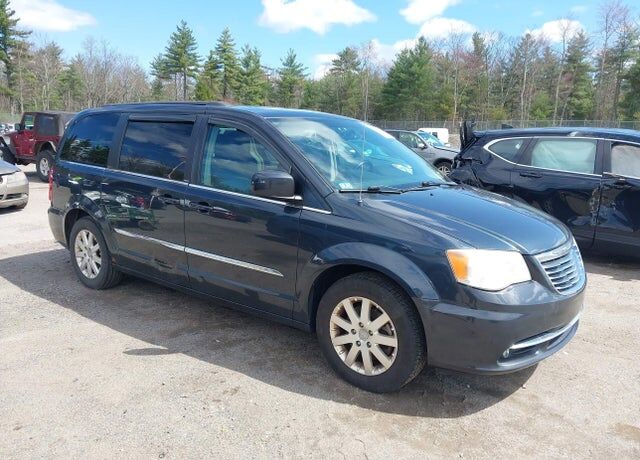 2013 CHRYSLER Town and Country