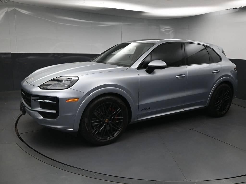 2025 PORSCHE Cayenne