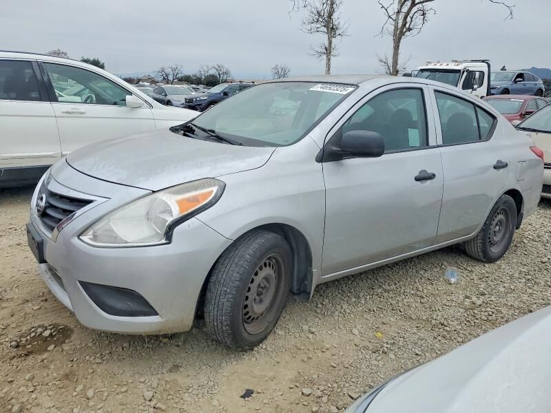 2015 NISSAN Versa