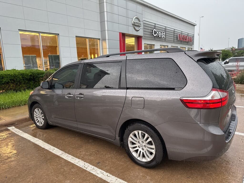 2017 TOYOTA Sienna