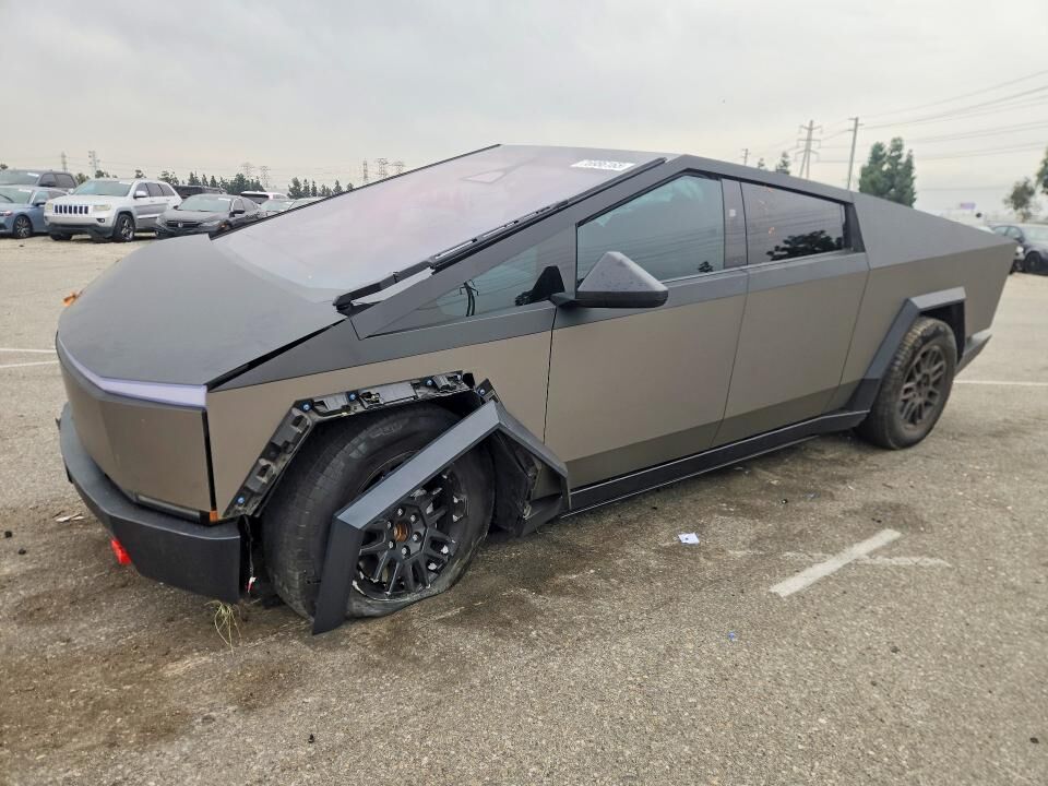 2025 TESLA Cybertruck