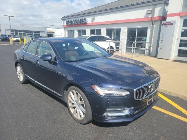 2017 VOLVO S90