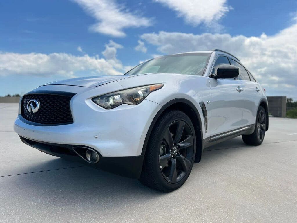 2017 INFINITI QX70