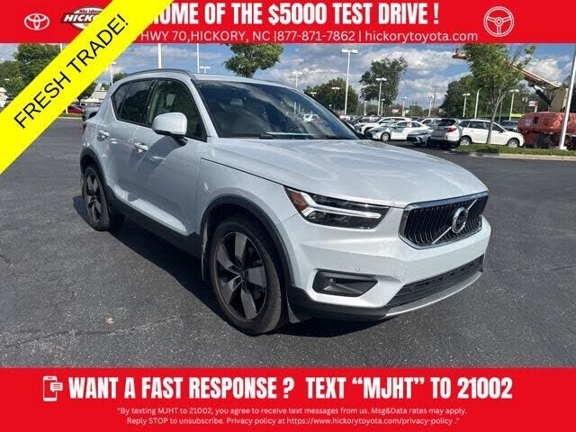 2021 VOLVO XC40