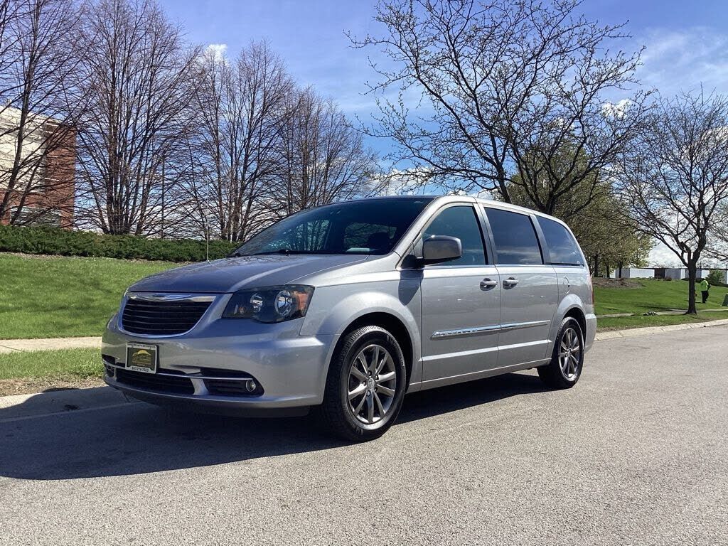 2015 CHRYSLER Town and Country