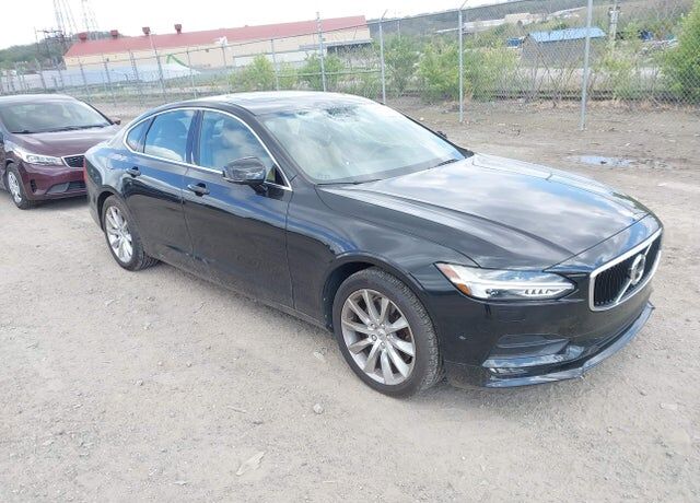 2017 VOLVO S90