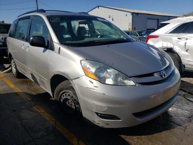 2010 TOYOTA Sienna