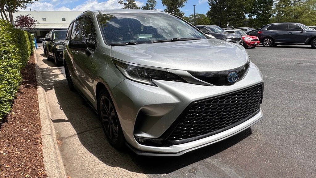 2021 TOYOTA Sienna