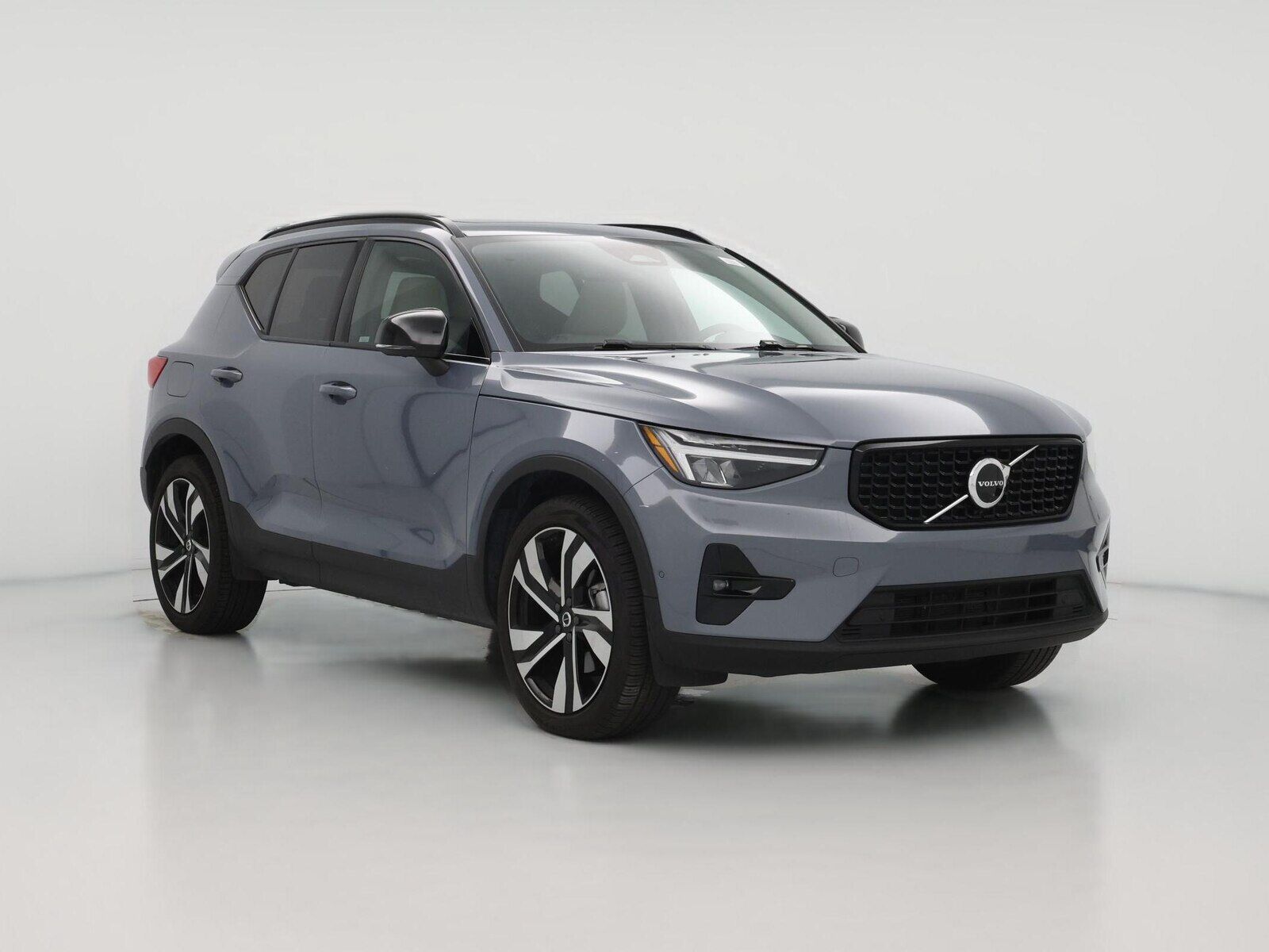 2023 VOLVO XC40