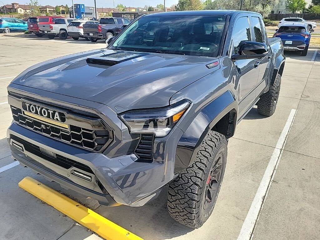2024 TOYOTA Tacoma