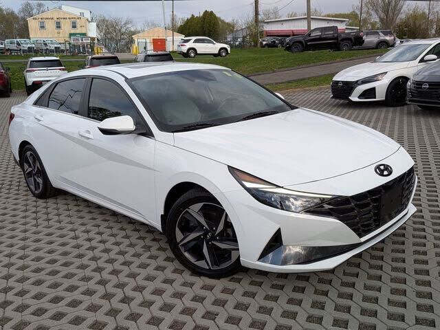 2023 HYUNDAI Elantra