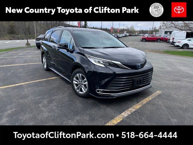 2024 TOYOTA Sienna