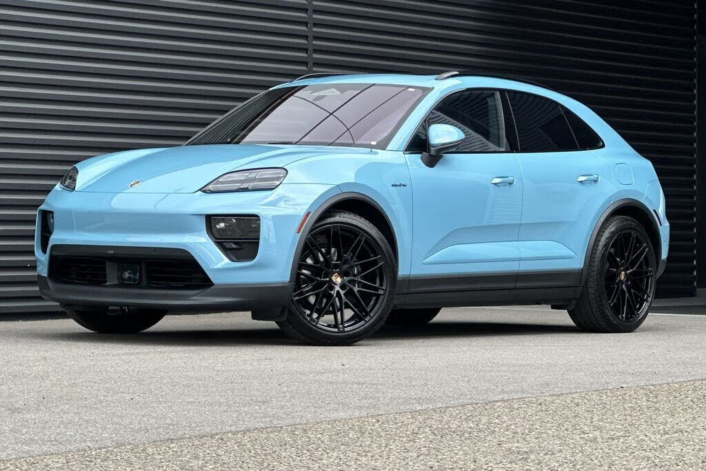 2025 PORSCHE Macan