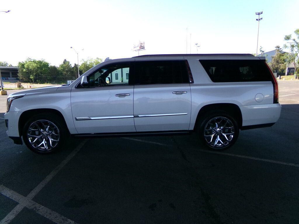 2017 CADILLAC Escalade ESV