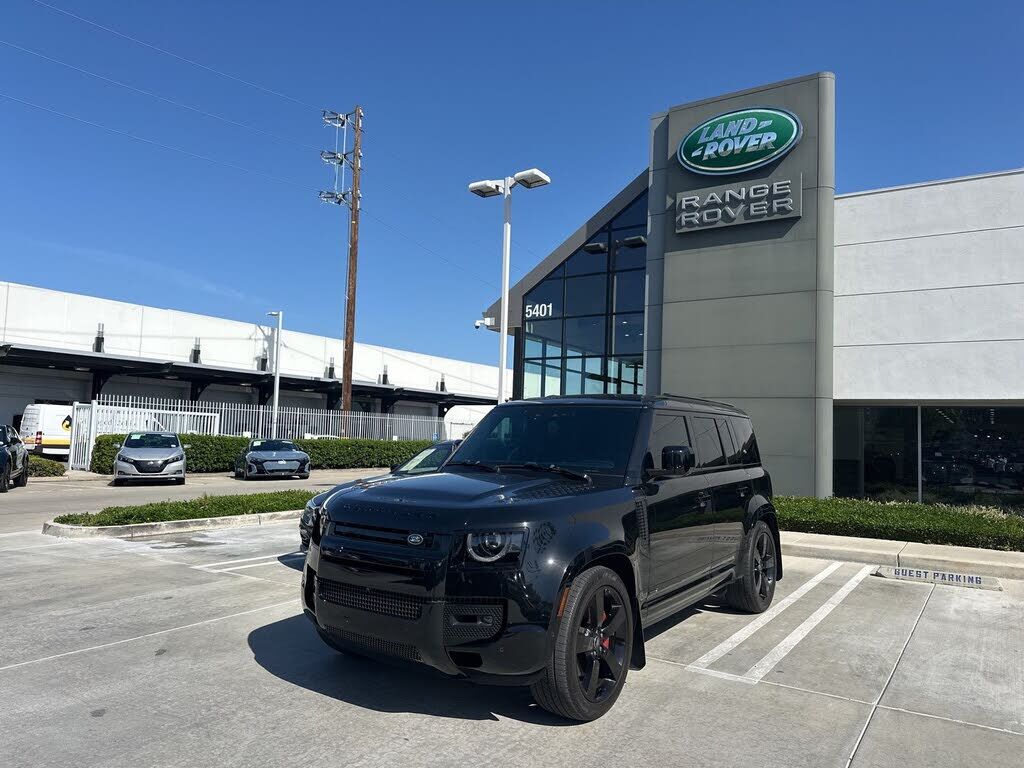 2024 LAND ROVER Defender