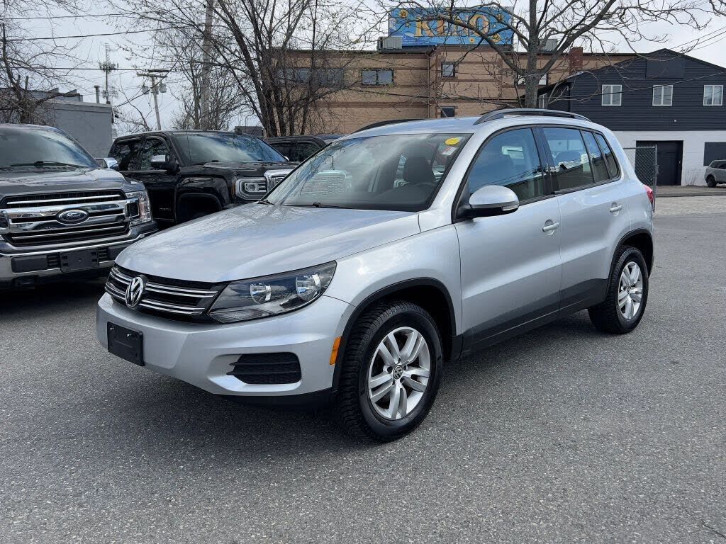 2017 VOLKSWAGEN Tiguan