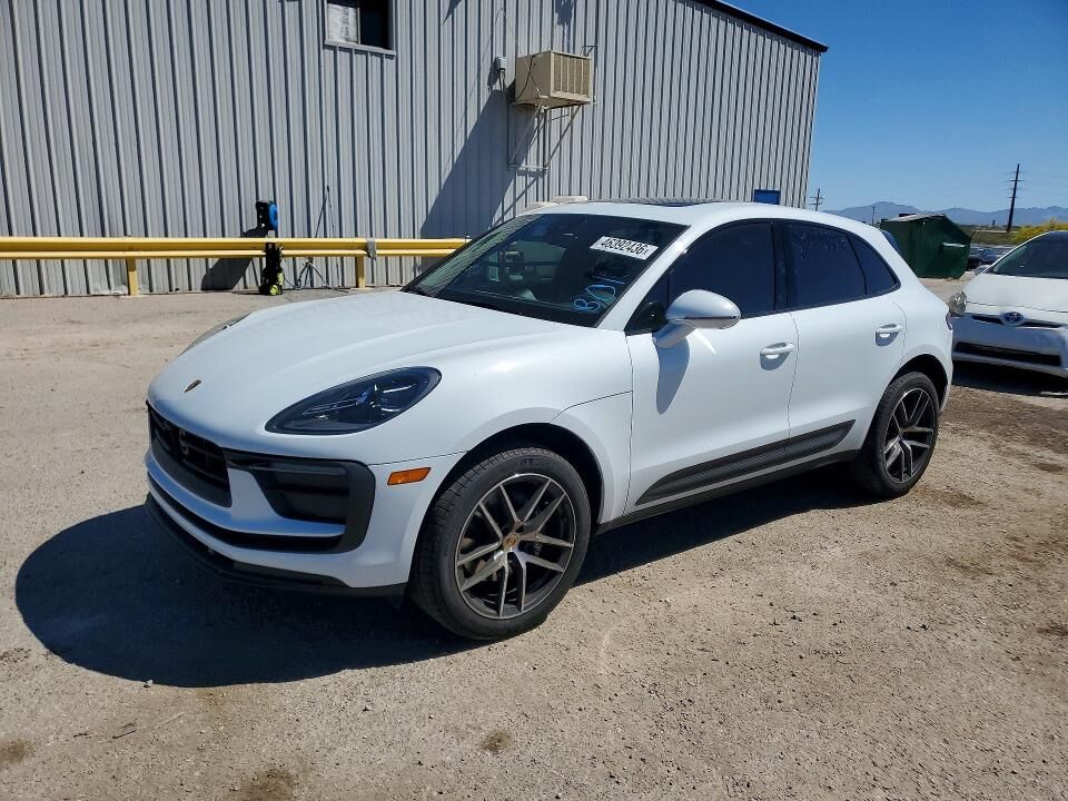 2025 PORSCHE Macan