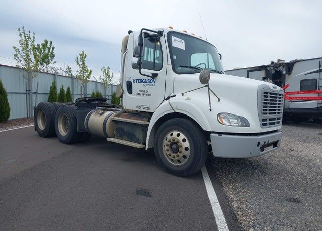 2017 FREIGHTLINER M2