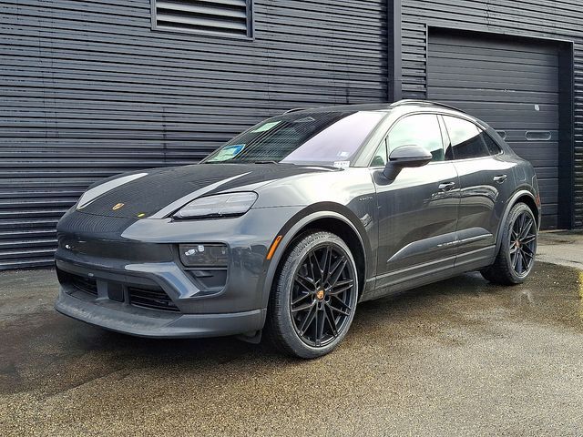 2026 PORSCHE Macan