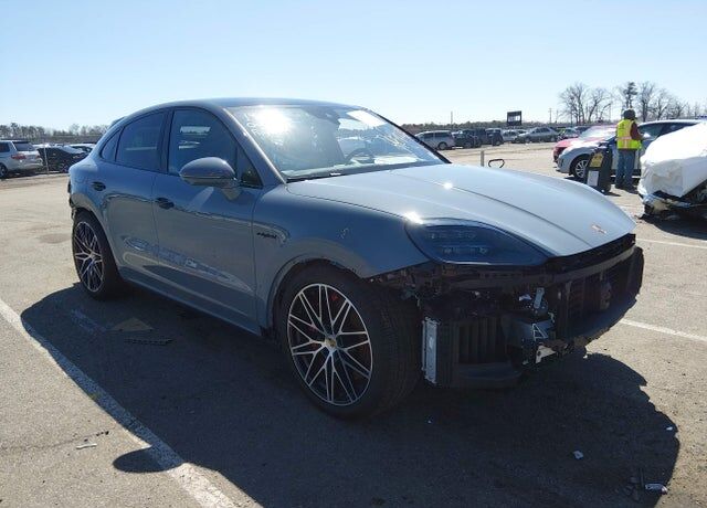 2024 PORSCHE Cayenne