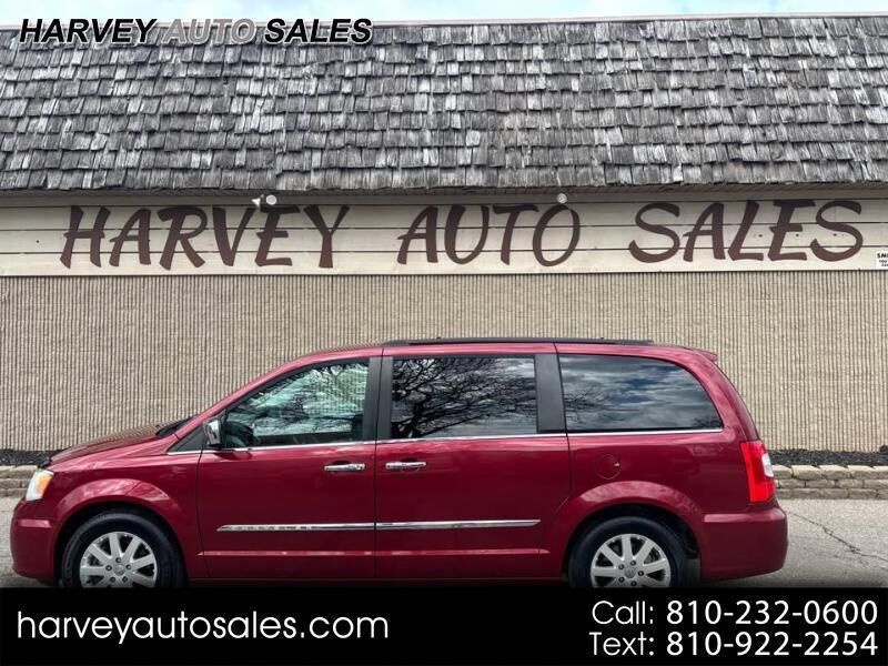 2016 CHRYSLER Town and Country