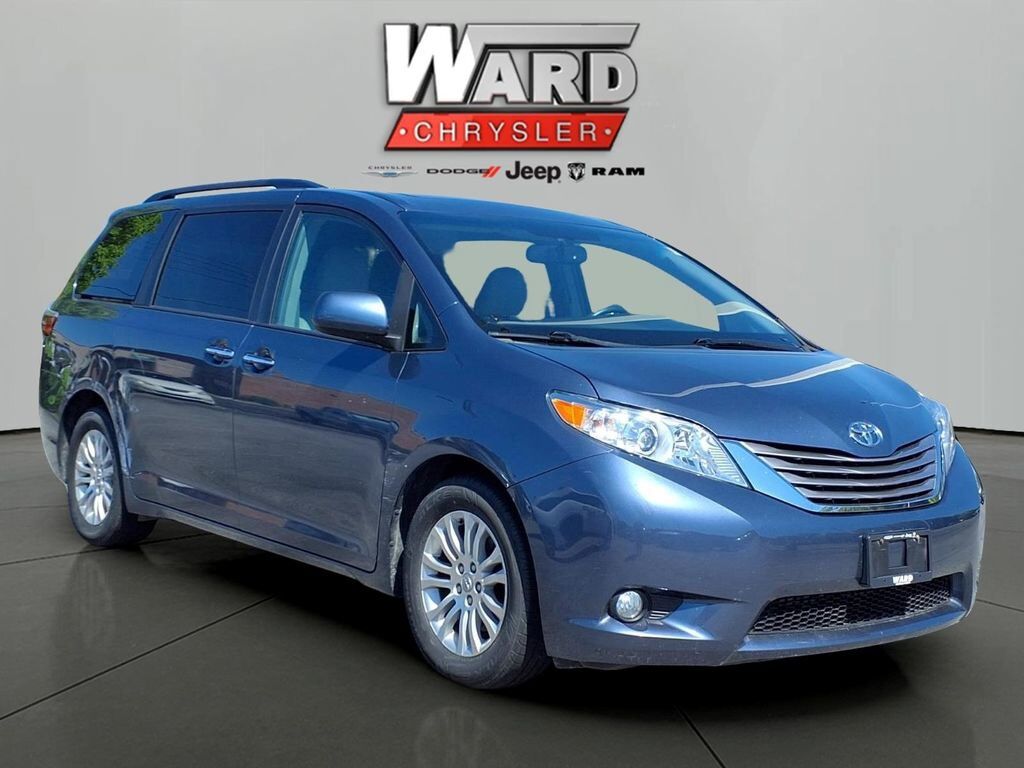 2017 TOYOTA Sienna