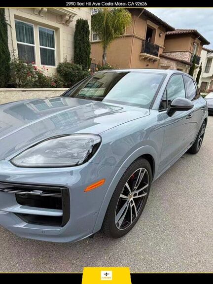 2024 PORSCHE Cayenne