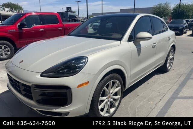 2022 PORSCHE Cayenne