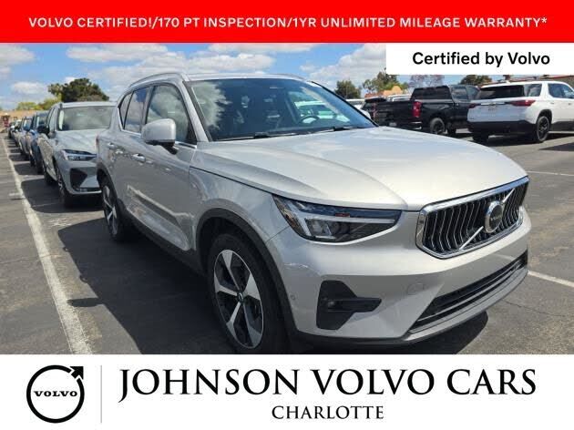 2025 VOLVO XC40