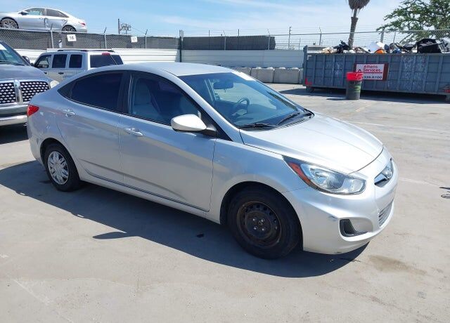 2012 HYUNDAI Accent
