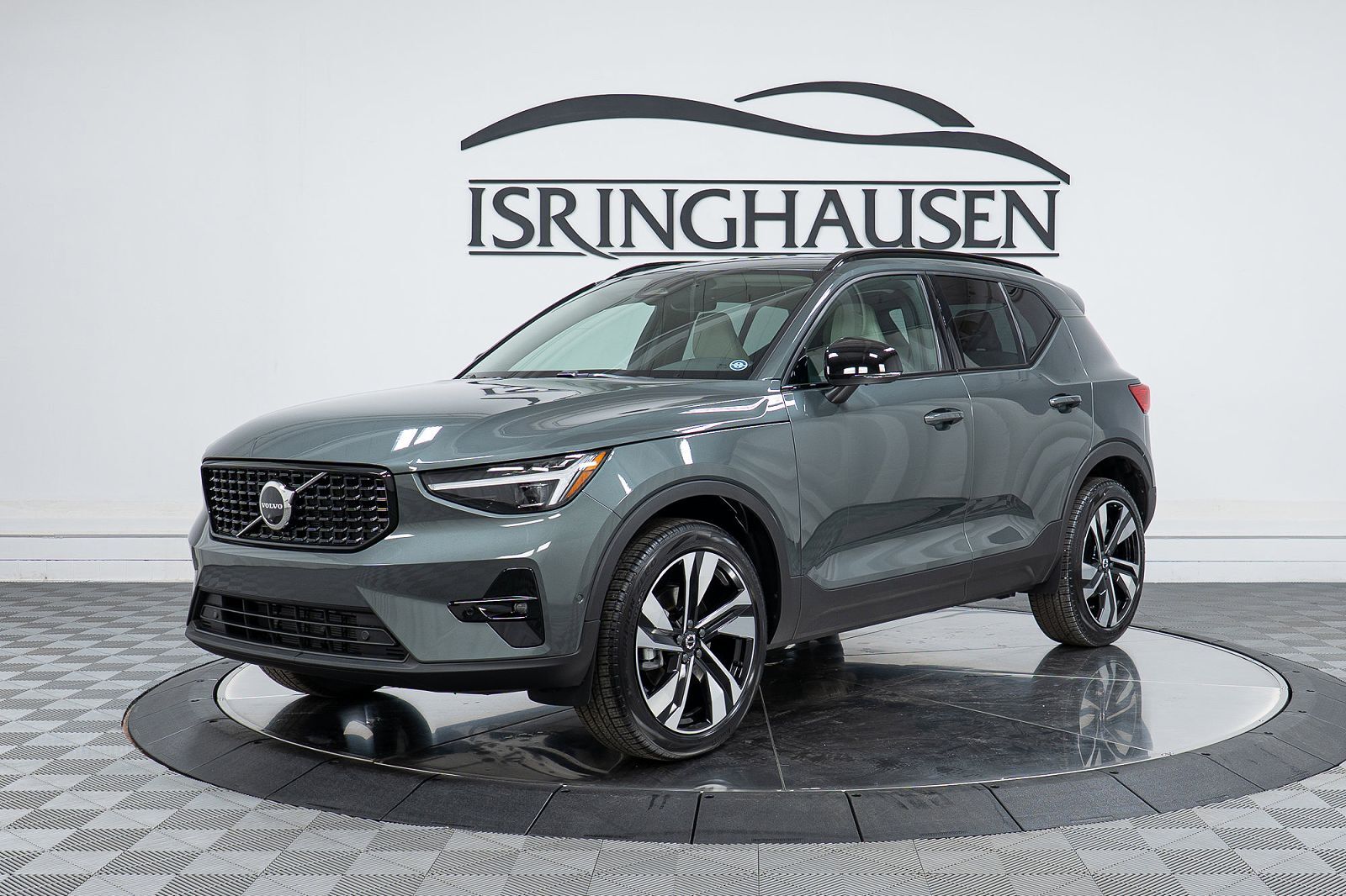 2026 VOLVO XC40