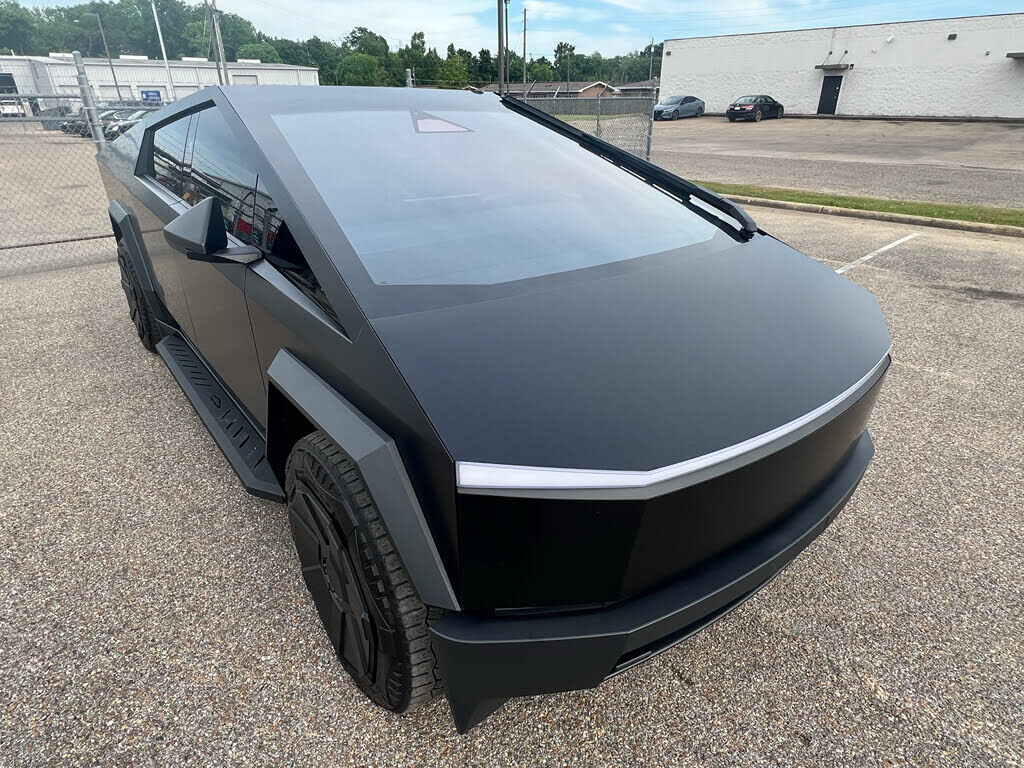 2024 TESLA Cybertruck