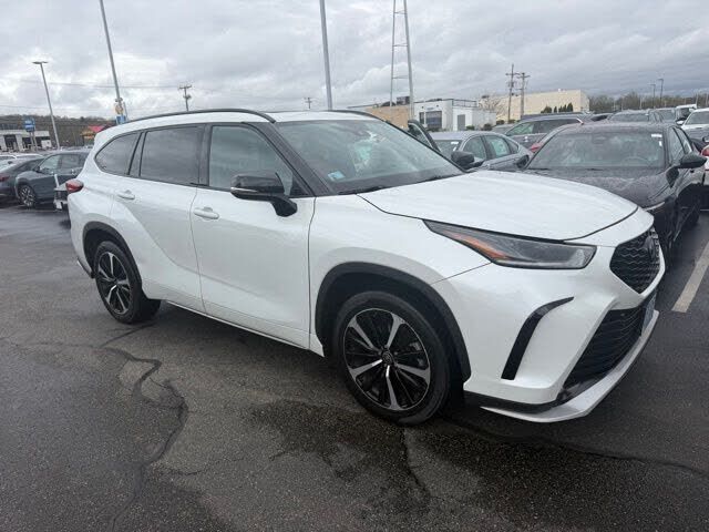 2022 TOYOTA Highlander