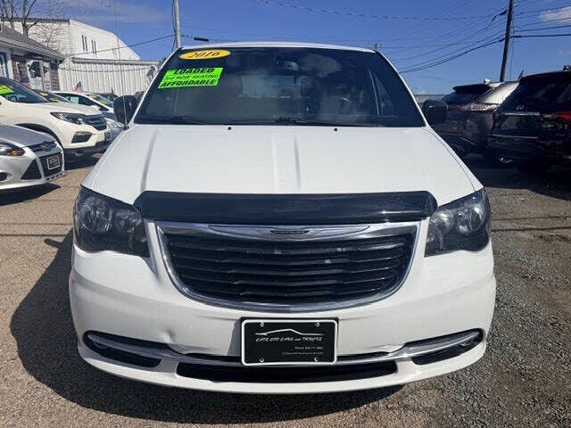 2016 CHRYSLER Town and Country