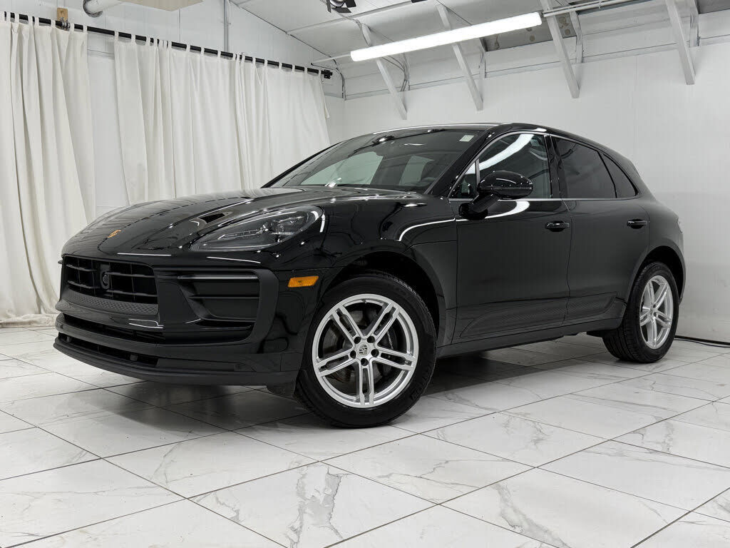 2025 PORSCHE Macan