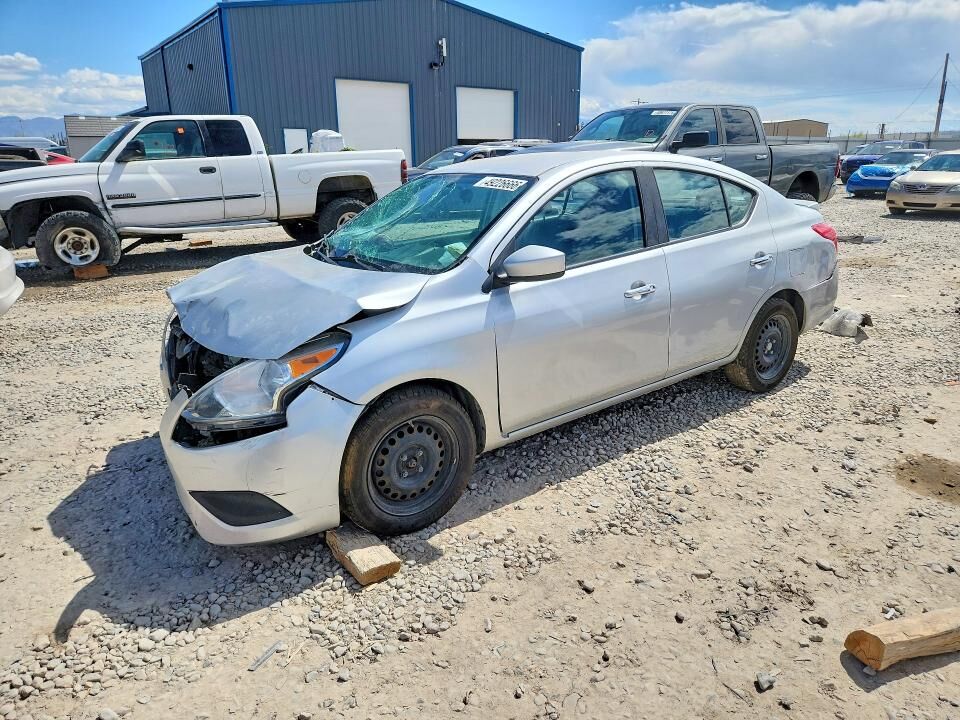 2017 NISSAN Versa