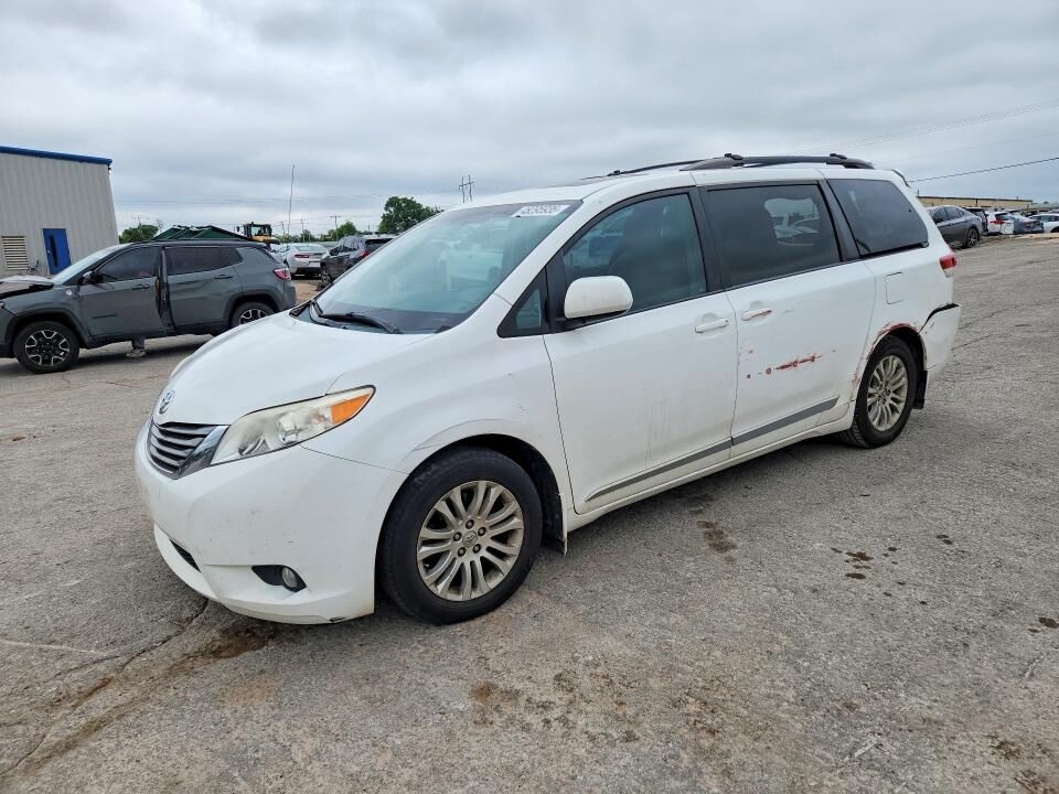 2013 TOYOTA Sienna