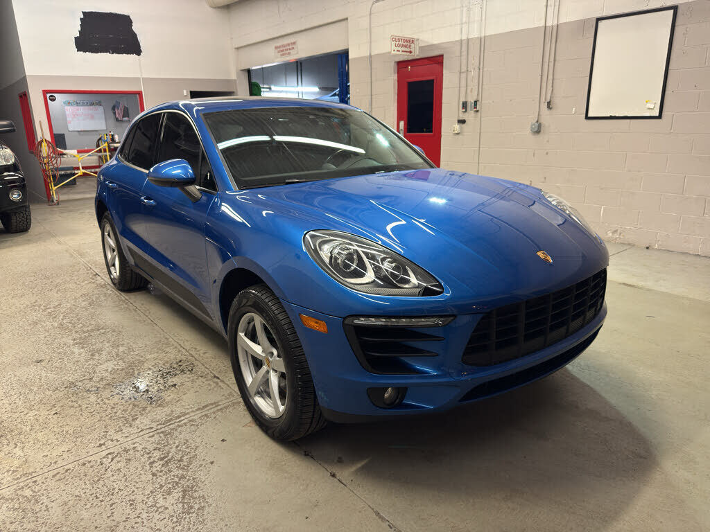 2017 PORSCHE Macan