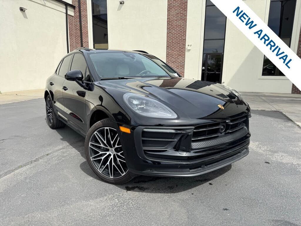 2024 PORSCHE Macan