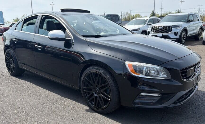 2016 VOLVO S60