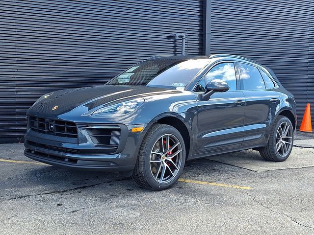 2026 PORSCHE Macan