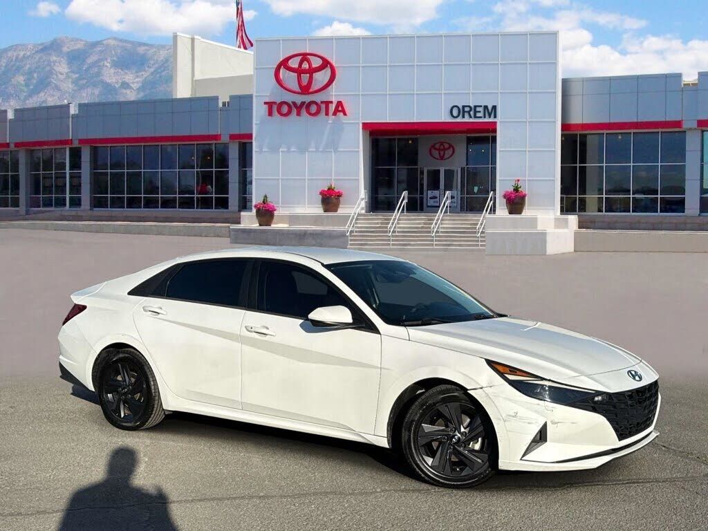 2022 HYUNDAI Elantra