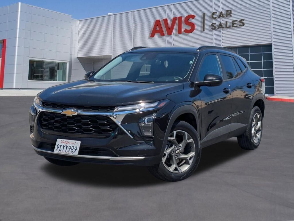 2025 CHEVROLET Trax