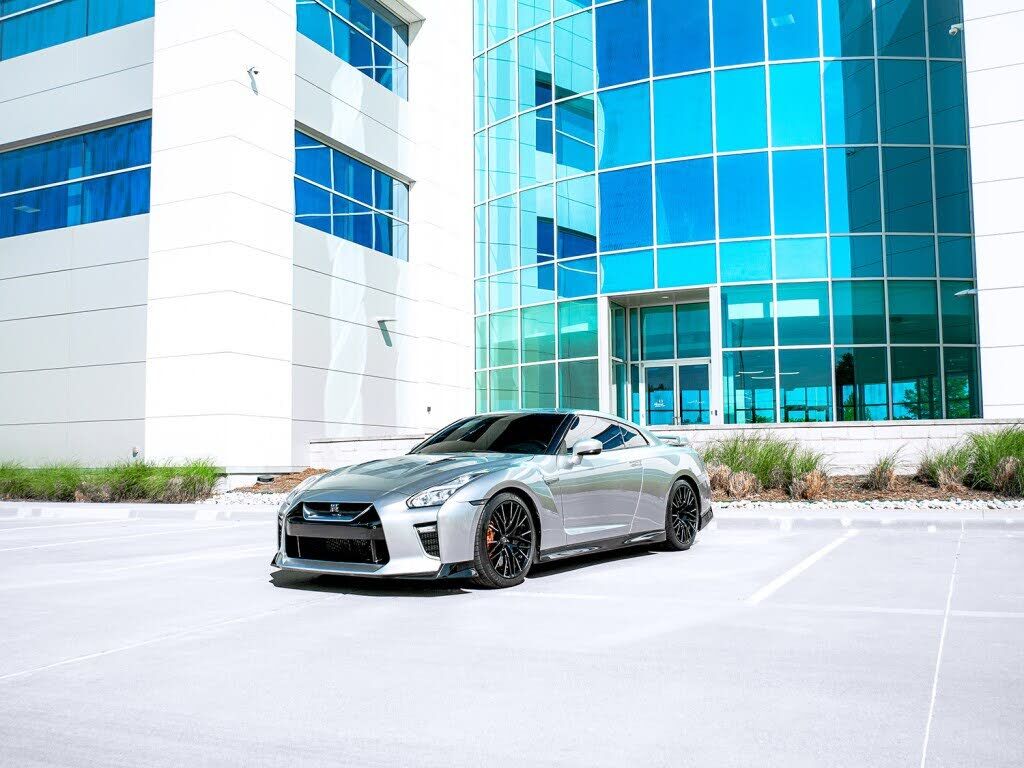 2020 NISSAN GT-R