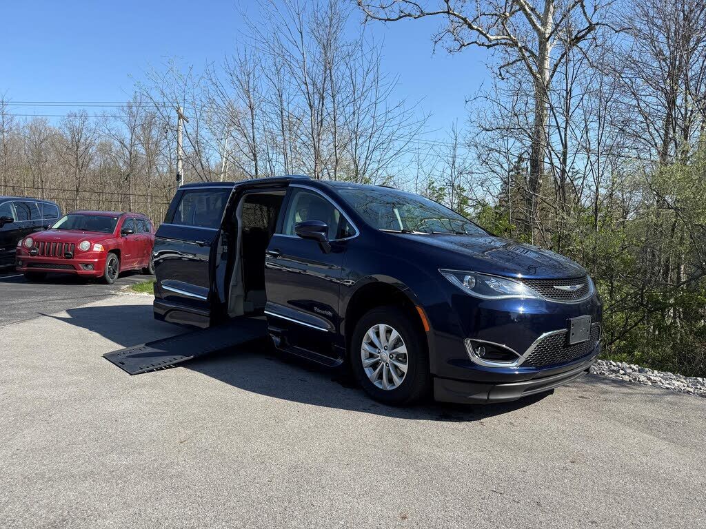 2019 CHRYSLER Pacifica