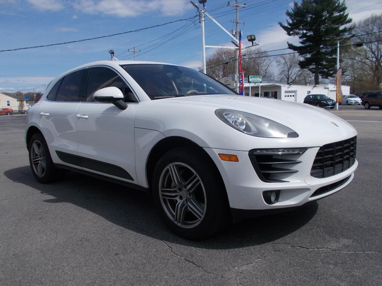 2016 PORSCHE Macan