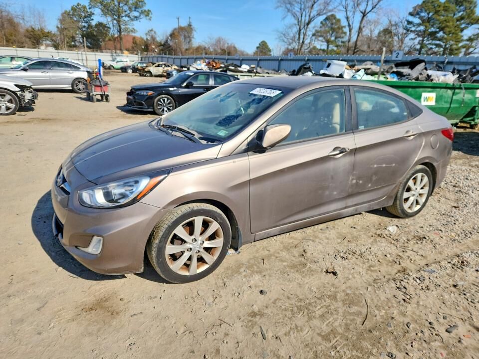 2013 HYUNDAI Accent