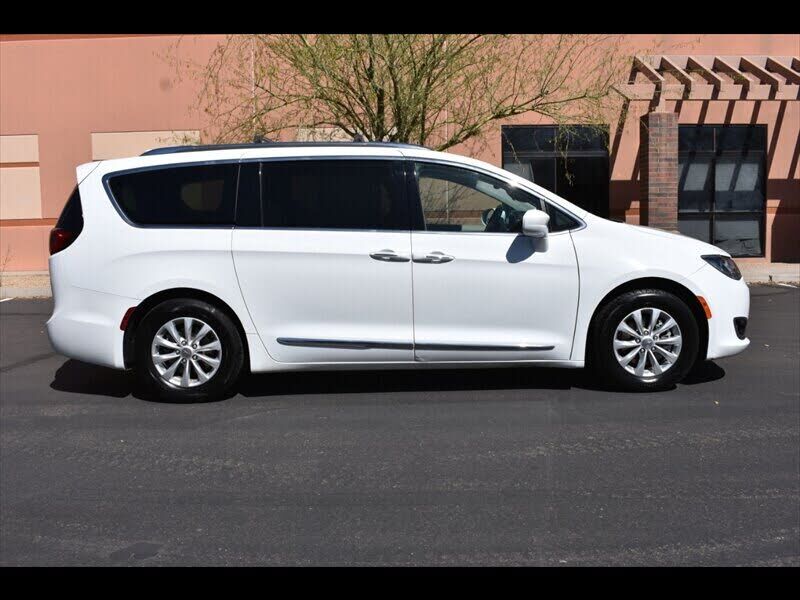 2019 CHRYSLER Pacifica